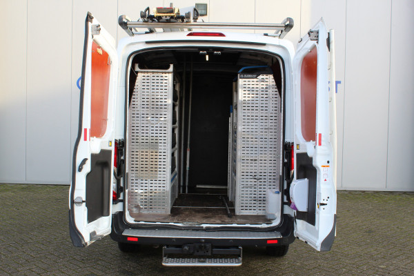 Ford Transit 290 2.0-105pk TDCI L2H2 Ambiente. Compleet ingerichte Ford Transit ! Camera, pdc v+a, airco, ladder achterd., opstaptrede met trekhaak, imperiaal met ladder, omvormer naar 220V, etc etc.