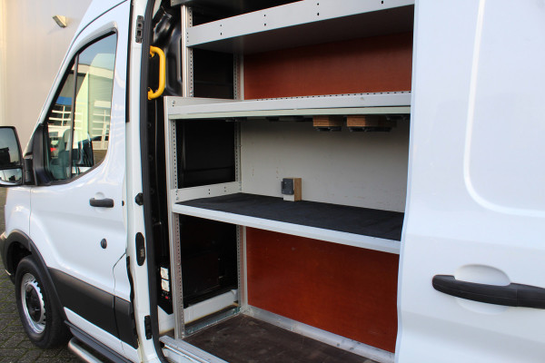 Ford Transit 290 2.0-105pk TDCI L2H2 Ambiente. Compleet ingerichte Ford Transit ! Camera, pdc v+a, airco, ladder achterd., opstaptrede met trekhaak, imperiaal met ladder, omvormer naar 220V, etc etc.