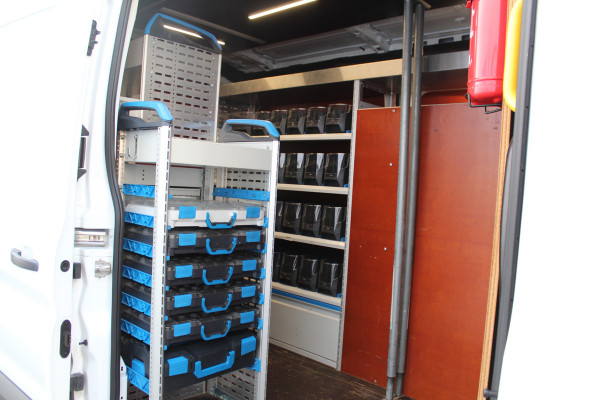 Ford Transit 290 2.0-105pk TDCI L2H2 Ambiente. Compleet ingerichte Ford Transit ! Camera, pdc v+a, airco, ladder achterd., opstaptrede met trekhaak, imperiaal met ladder, omvormer naar 220V, etc etc.