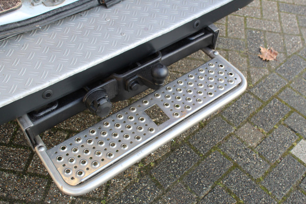 Ford Transit 290 2.0-105pk TDCI L2H2 Ambiente. Compleet ingerichte Ford Transit ! Camera, pdc v+a, airco, ladder achterd., opstaptrede met trekhaak, imperiaal met ladder, omvormer naar 220V, etc etc.
