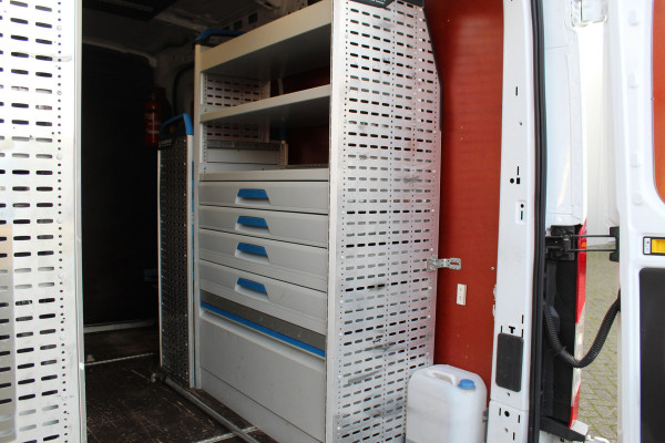 Ford Transit 290 2.0-105pk TDCI L2H2 Ambiente. Compleet ingerichte Ford Transit ! Camera, pdc v+a, airco, ladder achterd., opstaptrede met trekhaak, imperiaal met ladder, omvormer naar 220V, etc etc.