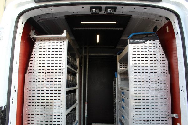 Ford Transit 290 2.0-105pk TDCI L2H2 Ambiente. Compleet ingerichte Ford Transit ! Camera, pdc v+a, airco, ladder achterd., opstaptrede met trekhaak, imperiaal met ladder, omvormer naar 220V, etc etc.