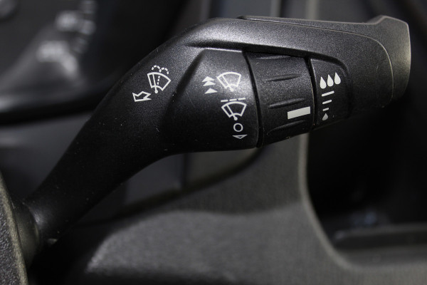 Ford Transit 290 2.0-105pk TDCI L2H2 Ambiente. Compleet ingerichte Ford Transit ! Camera, pdc v+a, airco, ladder achterd., opstaptrede met trekhaak, imperiaal met ladder, omvormer naar 220V, etc etc.