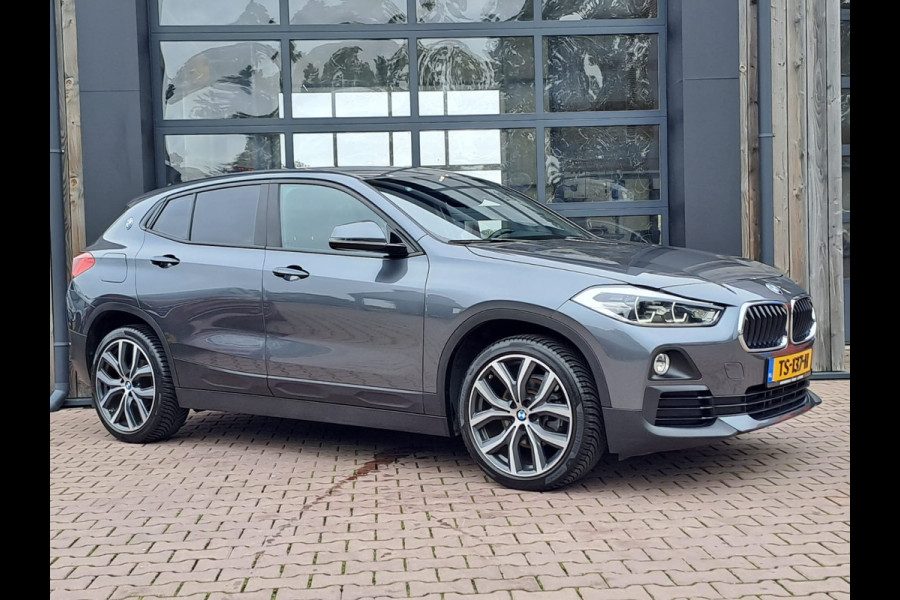BMW X2 sDrive18i | Automaat | LED | Navi | Cruise | PDC | All-seasons |