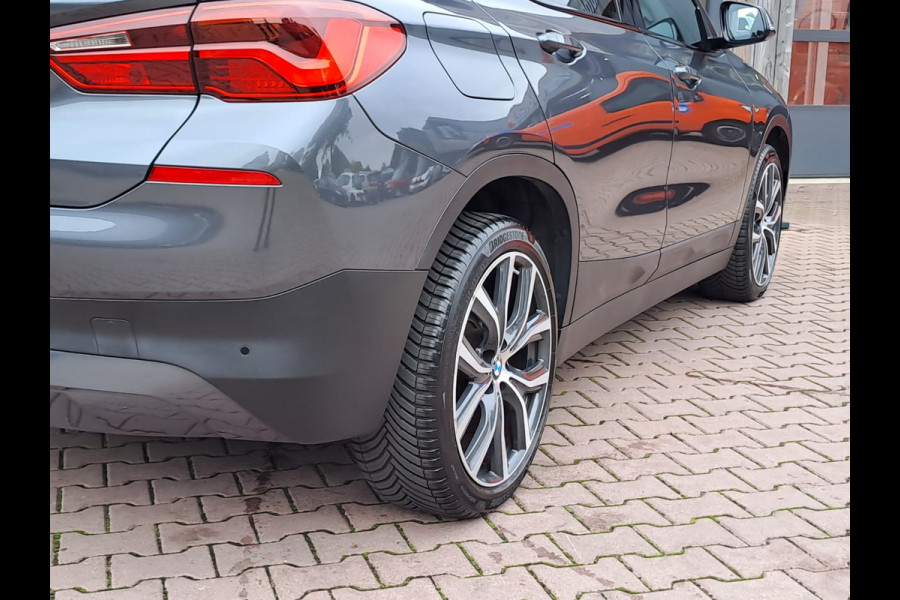 BMW X2 sDrive18i | Automaat | LED | Navi | Cruise | PDC | All-seasons |