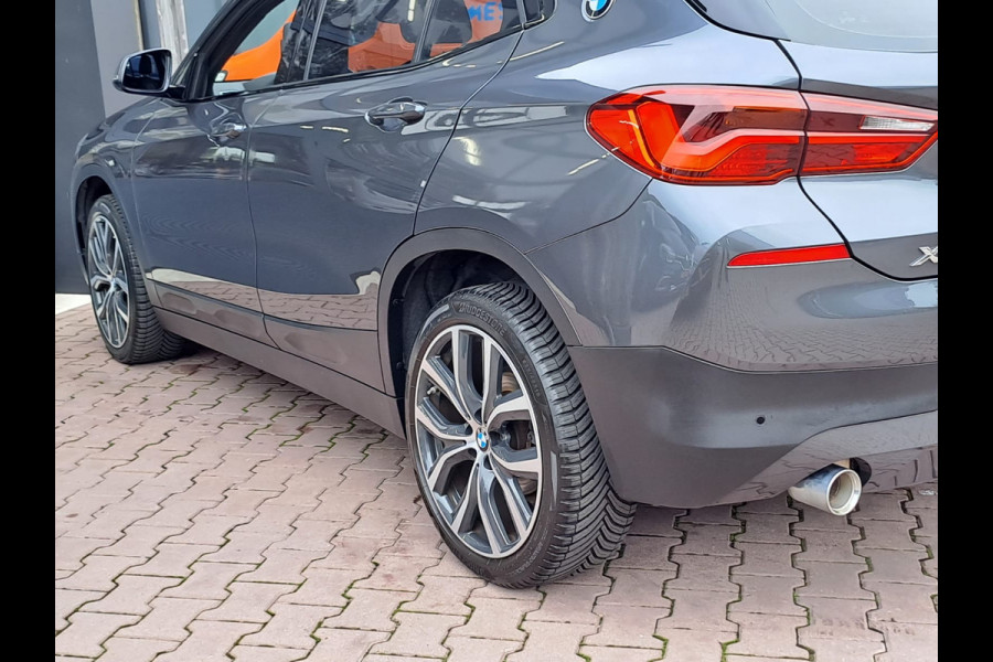 BMW X2 sDrive18i | Automaat | LED | Navi | Cruise | PDC | All-seasons |