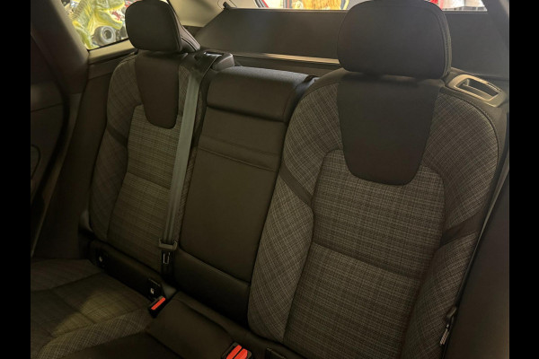 Volvo XC60 2.0 T6 Plug-in hybrid AWD Essential Edition Bright|NAP|PANO|1e EIGENAAR