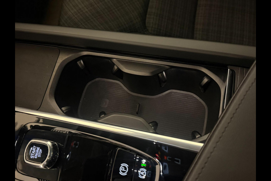 Volvo XC60 2.0 T6 Plug-in hybrid AWD Essential Edition Bright|NAP|PANO|1e EIGENAAR
