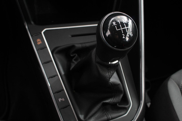 Volkswagen Polo 1.0 TSI 110pk Highline | Navigatie | Apple Carplay/Android Auto | Parkeersensoren | Adaptive cruise control | Stoelverwarming | Getinte ramen | Climatronic
