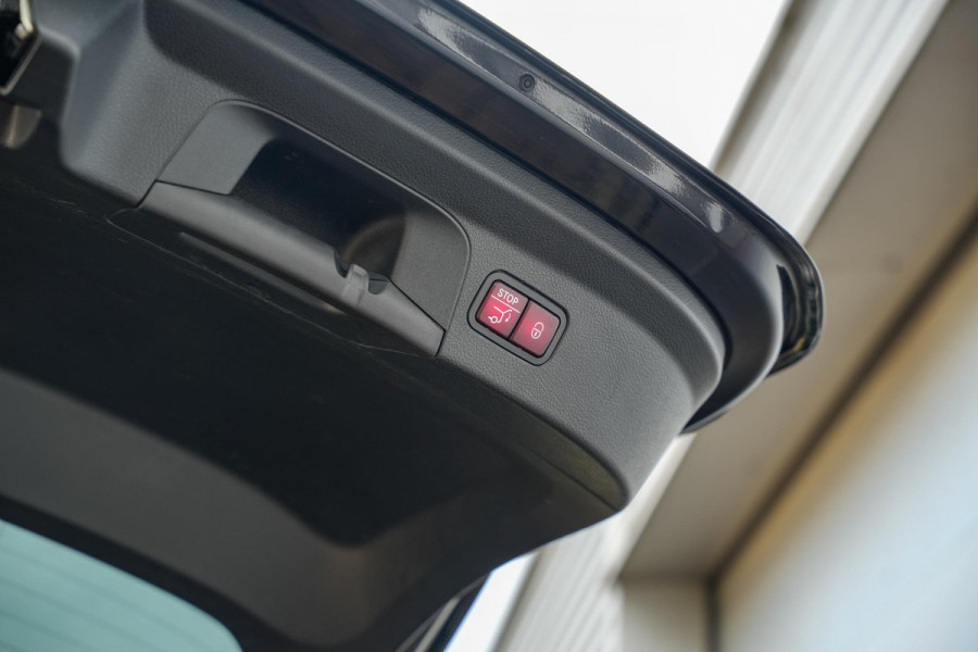 Mercedes-Benz GLE Coupé 400 d 4MATIC AMG Panoramadak Adapt. Cruise Burmester Stoelvent. HUD Ambient Trekhaak 21”LM Mercedes-Benz GLE Coupé 400 d 4MATIC AMG Panoramadak Adapt. Cruise Burmester Stoelvent. HUD Ambient Trekhaak 21”LM