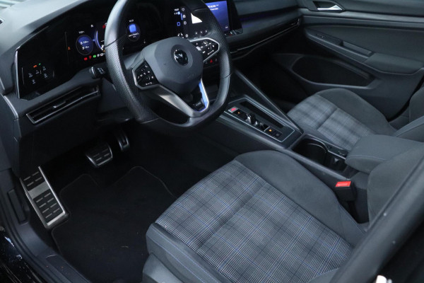 Volkswagen Golf 1.4 eHybrid GTE | PANO | IQ.DRIVE | Sfeerverlichting Volkswagen Golf 1.4 eHybrid GTE | PANO | IQ.DRIVE | Sfeerverlichting