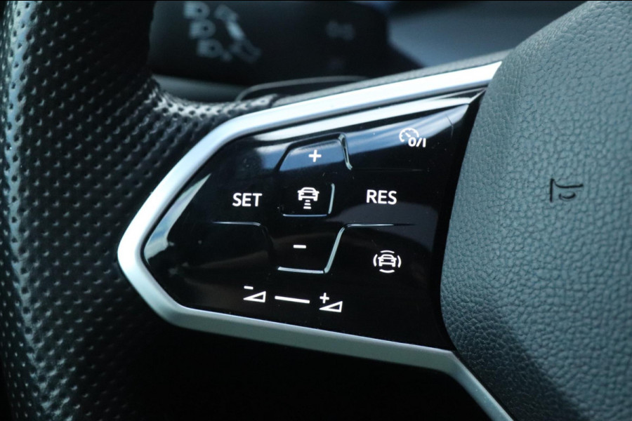 Volkswagen Golf 1.4 eHybrid GTE | PANO | IQ.DRIVE | Sfeerverlichting Volkswagen Golf 1.4 eHybrid GTE | PANO | IQ.DRIVE | Sfeerverlichting