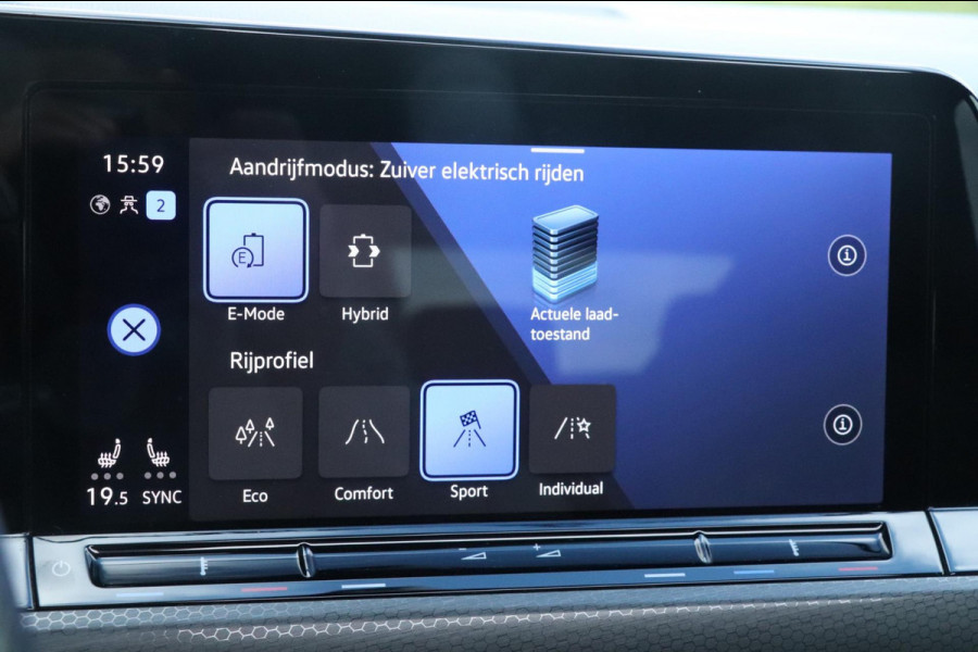 Volkswagen Golf 1.4 eHybrid GTE | PANO | IQ.DRIVE | Sfeerverlichting Volkswagen Golf 1.4 eHybrid GTE | PANO | IQ.DRIVE | Sfeerverlichting