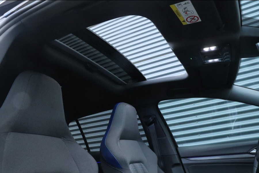 Volkswagen Golf 1.4 eHybrid GTE | PANO | IQ.DRIVE | Sfeerverlichting Volkswagen Golf 1.4 eHybrid GTE | PANO | IQ.DRIVE | Sfeerverlichting