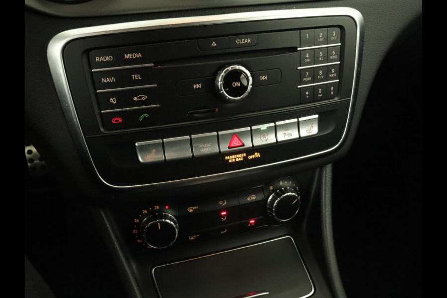 Mercedes-Benz CLA-Klasse Shooting Brake 180 | Trekhaak | Camera | Navigatie | Leder | LED | Cruise control | Sportstoelen | LMV 18 inch