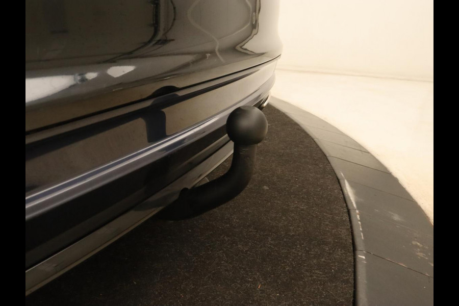 Mercedes-Benz CLA-Klasse Shooting Brake 180 | Trekhaak | Camera | Navigatie | Leder | LED | Cruise control | Sportstoelen | LMV 18 inch