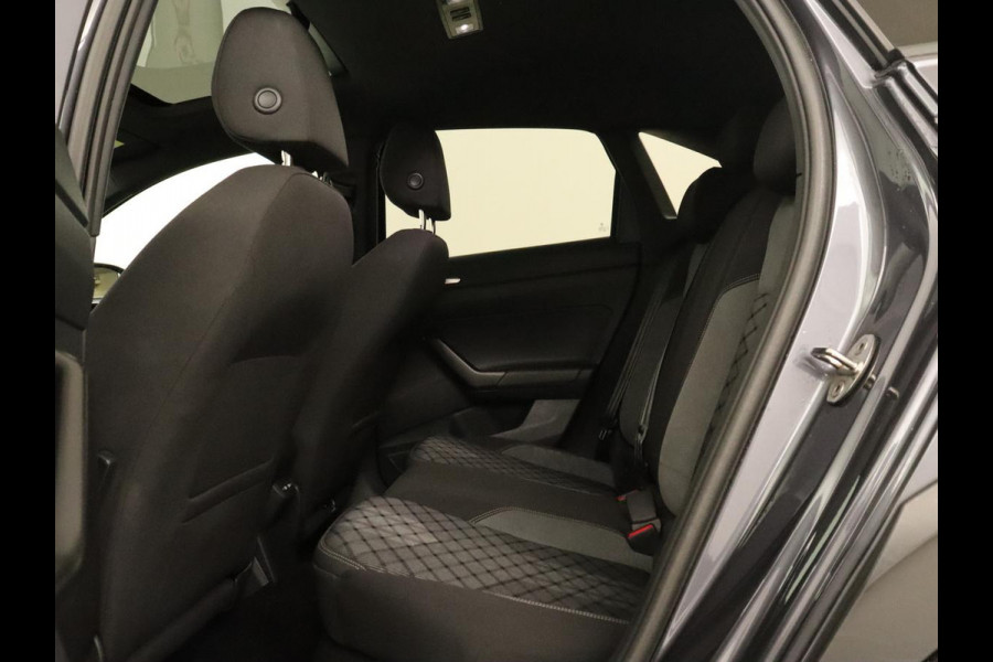 Volkswagen Taigo 1.0 TSI R-Line | Panoramadak| Camera | Virtual cockpit | Stoelverwarming | Navigatie | Carplay | LMV 18 inch | Getint glas | LED