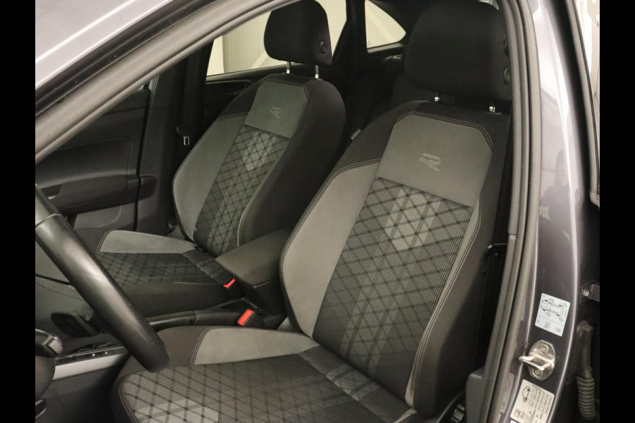Volkswagen Taigo 1.0 TSI R-Line | Panoramadak| Camera | Virtual cockpit | Stoelverwarming | Navigatie | Carplay | LMV 18 inch | Getint glas | LED