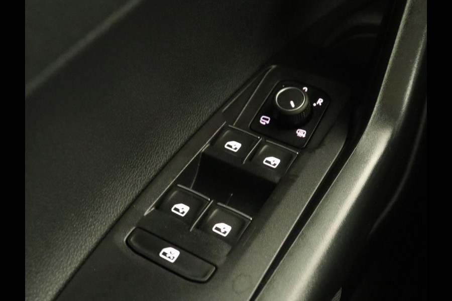 Volkswagen Taigo 1.0 TSI R-Line | Panoramadak| Camera | Virtual cockpit | Stoelverwarming | Navigatie | Carplay | LMV 18 inch | Getint glas | LED