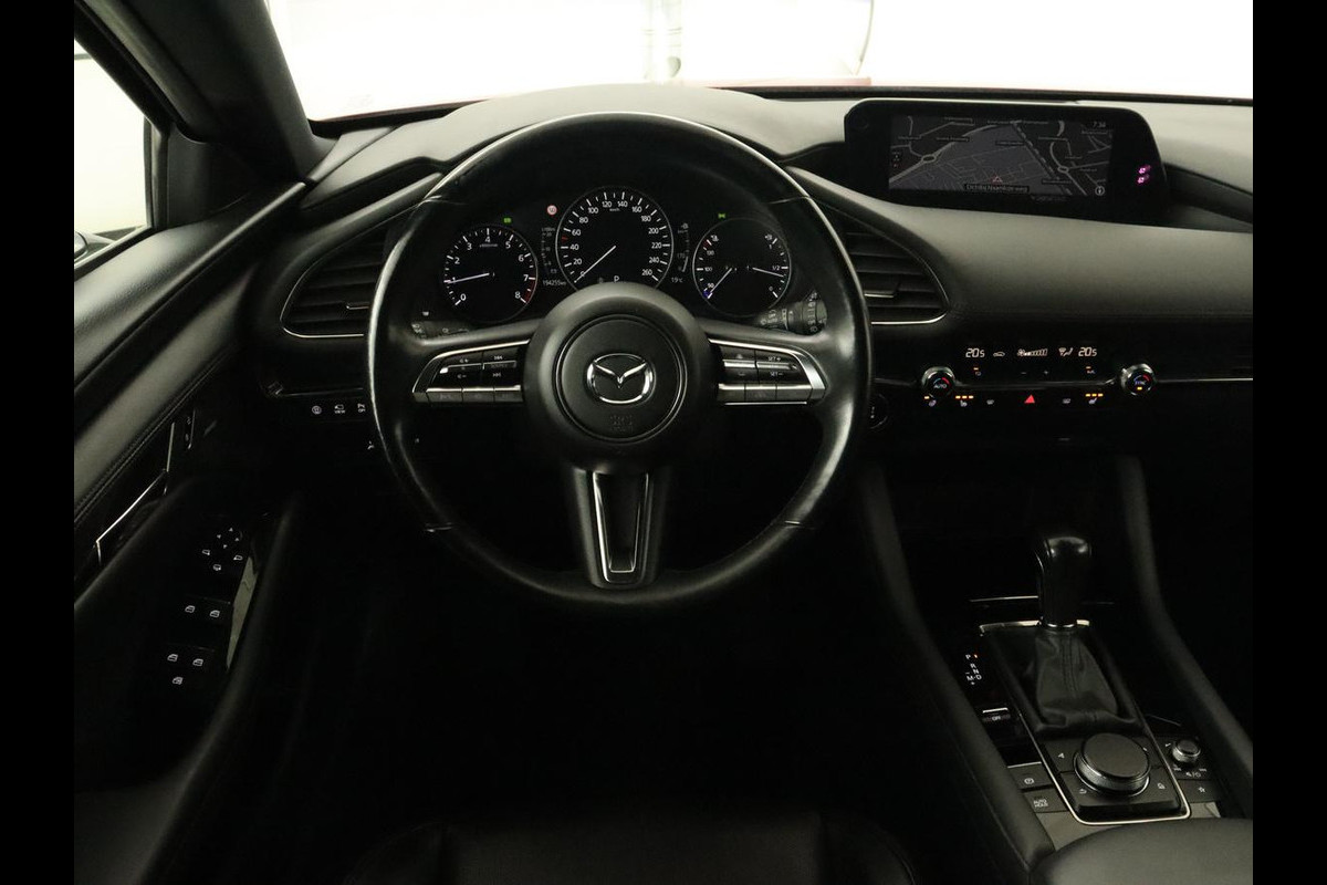 Mazda 3 2.0 SA-X Luxury | Camera | Bluetooth | Trekhaak | Automaat | Leder | Led | Stoelverwarming | Memory | Adaptive cruise | DAB | Head-up display | Bose Sound Mazda 3 2.0 SA-X Luxury | Camera | Bluetooth | Trekhaak | Automaat | Leder | Led | Stoelverwarming | Memory | Adaptive cruise | DAB | Head-up display | Bose Sound