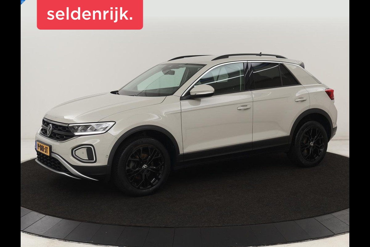 Volkswagen T-Roc 1.5 TSI Life Bns | Camera | Navigatie | Stoelverwarming | Carplay | Getint glas | Adaptive cruise | Climate control Volkswagen T-Roc 1.5 TSI Life Bns | Camera | Navigatie | Stoelverwarming | Carplay | Getint glas | Adaptive cruise | Climate control