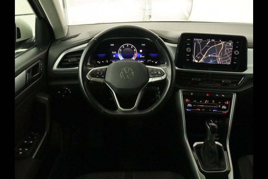 Volkswagen T-Roc 1.5 TSI Life Bns | Camera | Navigatie | Stoelverwarming | Carplay | Getint glas | Adaptive cruise | Climate control