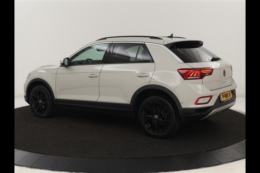 Volkswagen T-Roc 1.5 TSI Life Bns | Camera | Navigatie | Stoelverwarming | Carplay | Getint glas | Adaptive cruise | Climate control