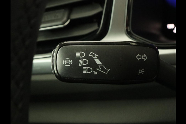 Volkswagen T-Roc 1.5 TSI Life Bns | Camera | Navigatie | Stoelverwarming | Carplay | Getint glas | Adaptive cruise | Climate control