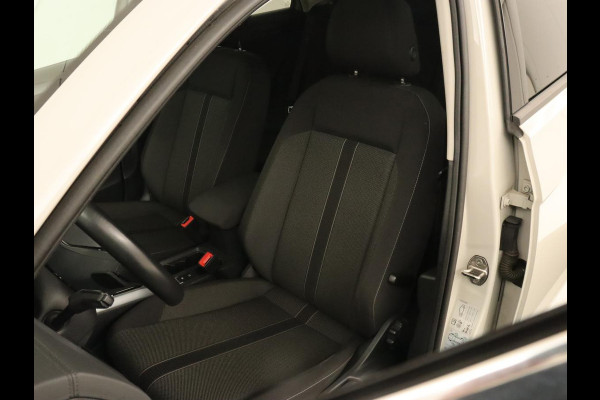Volkswagen T-Roc 1.5 TSI Life Bns | Camera | Navigatie | Stoelverwarming | Carplay | Getint glas | Adaptive cruise | Climate control