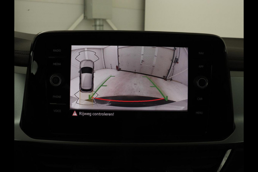 Volkswagen T-Roc 1.5 TSI Life Bns | Camera | Navigatie | Stoelverwarming | Carplay | Getint glas | Adaptive cruise | Climate control