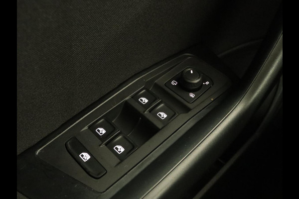 Volkswagen T-Roc 1.5 TSI Life Bns | Camera | Navigatie | Stoelverwarming | Carplay | Getint glas | Adaptive cruise | Climate control