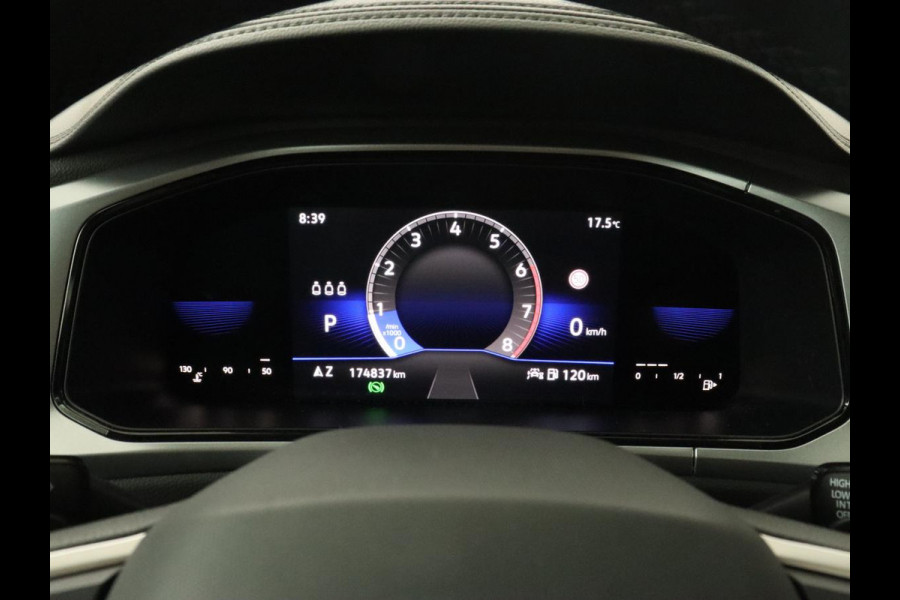 Volkswagen T-Roc 1.5 TSI Life Bns | Camera | Navigatie | Stoelverwarming | Carplay | Getint glas | Adaptive cruise | Climate control