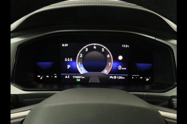 Volkswagen T-Roc 1.5 TSI Life Bns | Camera | Navigatie | Stoelverwarming | Carplay | Getint glas | Adaptive cruise | Climate control