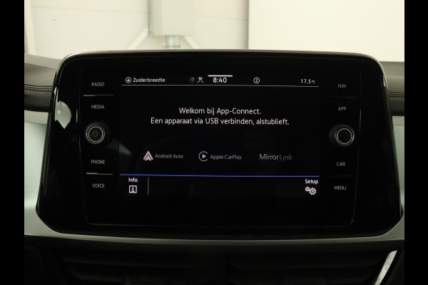 Volkswagen T-Roc 1.5 TSI Life Bns | Camera | Navigatie | Stoelverwarming | Carplay | Getint glas | Adaptive cruise | Climate control