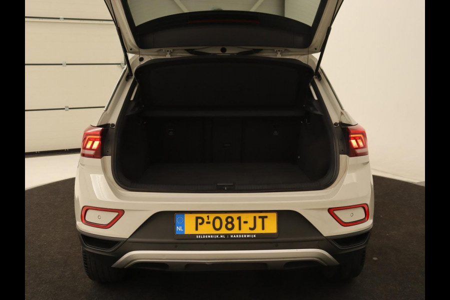 Volkswagen T-Roc 1.5 TSI Life Bns | Camera | Navigatie | Stoelverwarming | Carplay | Getint glas | Adaptive cruise | Climate control