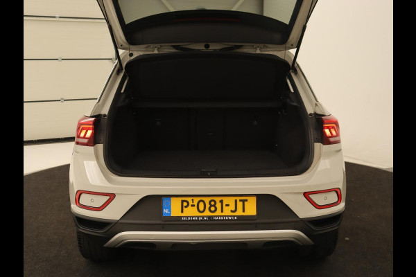 Volkswagen T-Roc 1.5 TSI Life Bns | Camera | Navigatie | Stoelverwarming | Carplay | Getint glas | Adaptive cruise | Climate control