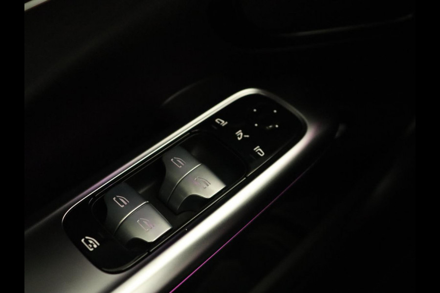 Mercedes-Benz C-Klasse 300 e AMG Line | Panoramadak | Wegklapbare trekhaak | Sfeerverlichting | Elektrische stoelen | Stoelverwarming | 360 Camera | Leder | Memory | Carplay