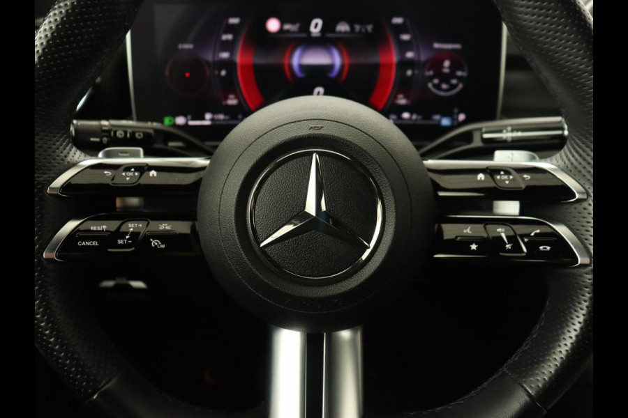 Mercedes-Benz C-Klasse 300 e AMG Line | Panoramadak | Wegklapbare trekhaak | Sfeerverlichting | Elektrische stoelen | Stoelverwarming | 360 Camera | Leder | Memory | Carplay