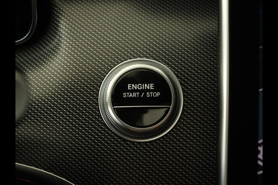 Mercedes-Benz C-Klasse 300 e AMG Line | Panoramadak | Wegklapbare trekhaak | Sfeerverlichting | Elektrische stoelen | Stoelverwarming | 360 Camera | Leder | Memory | Carplay