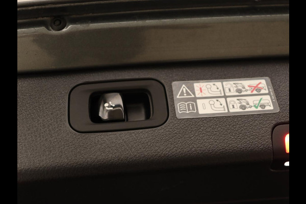 Mercedes-Benz C-Klasse 300 e AMG Line | Panoramadak | Wegklapbare trekhaak | Sfeerverlichting | Elektrische stoelen | Stoelverwarming | 360 Camera | Leder | Memory | Carplay