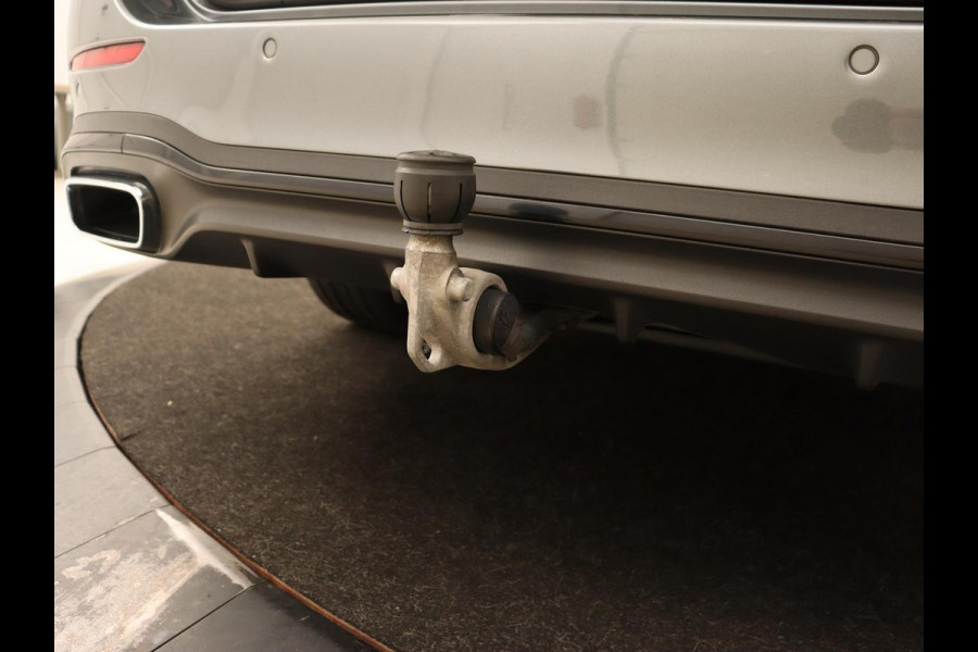 Mercedes-Benz C-Klasse 300 e AMG Line | Panoramadak | Wegklapbare trekhaak | Sfeerverlichting | Elektrische stoelen | Stoelverwarming | 360 Camera | Leder | Memory | Carplay