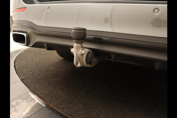 Mercedes-Benz C-Klasse 300 e AMG Line | Panoramadak | Wegklapbare trekhaak | Sfeerverlichting | Elektrische stoelen | Stoelverwarming | 360 Camera | Leder | Memory | Carplay