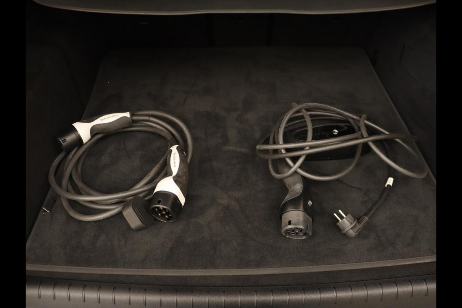 Mercedes-Benz C-Klasse 300 e AMG Line | Panoramadak | Wegklapbare trekhaak | Sfeerverlichting | Elektrische stoelen | Stoelverwarming | 360 Camera | Leder | Memory | Carplay