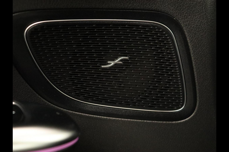 Mercedes-Benz C-Klasse 300 e AMG Line | Panoramadak | Wegklapbare trekhaak | Sfeerverlichting | Elektrische stoelen | Stoelverwarming | 360 Camera | Leder | Memory | Carplay