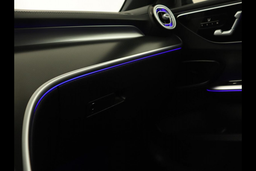 Mercedes-Benz C-Klasse 300 e AMG Line | Panoramadak | Wegklapbare trekhaak | Sfeerverlichting | Elektrische stoelen | Stoelverwarming | 360 Camera | Leder | Memory | Carplay