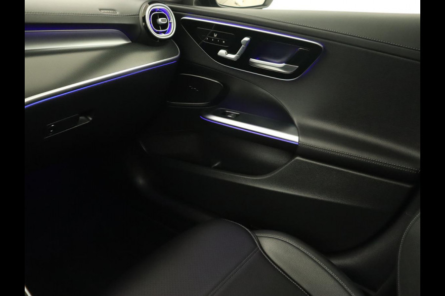 Mercedes-Benz C-Klasse 300 e AMG Line | Panoramadak | Wegklapbare trekhaak | Sfeerverlichting | Elektrische stoelen | Stoelverwarming | 360 Camera | Leder | Memory | Carplay