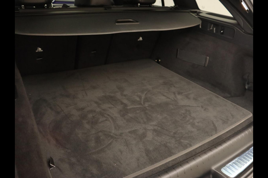 Mercedes-Benz C-Klasse 300 e AMG Line | Panoramadak | Wegklapbare trekhaak | Sfeerverlichting | Elektrische stoelen | Stoelverwarming | 360 Camera | Leder | Memory | Carplay