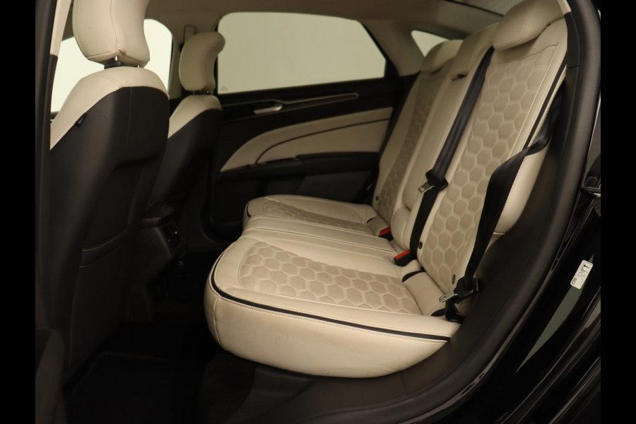 Ford Mondeo 2.0 IVCT HEV Vignale | Leder | Stoelverwarming | LED | LMV 18 inch | Navigatie | Carplay | Elektrische stoelen | Camera Ford Mondeo 2.0 IVCT HEV Vignale | Leder | Stoelverwarming | LED | LMV 18 inch | Navigatie | Carplay | Elektrische stoelen | Camera