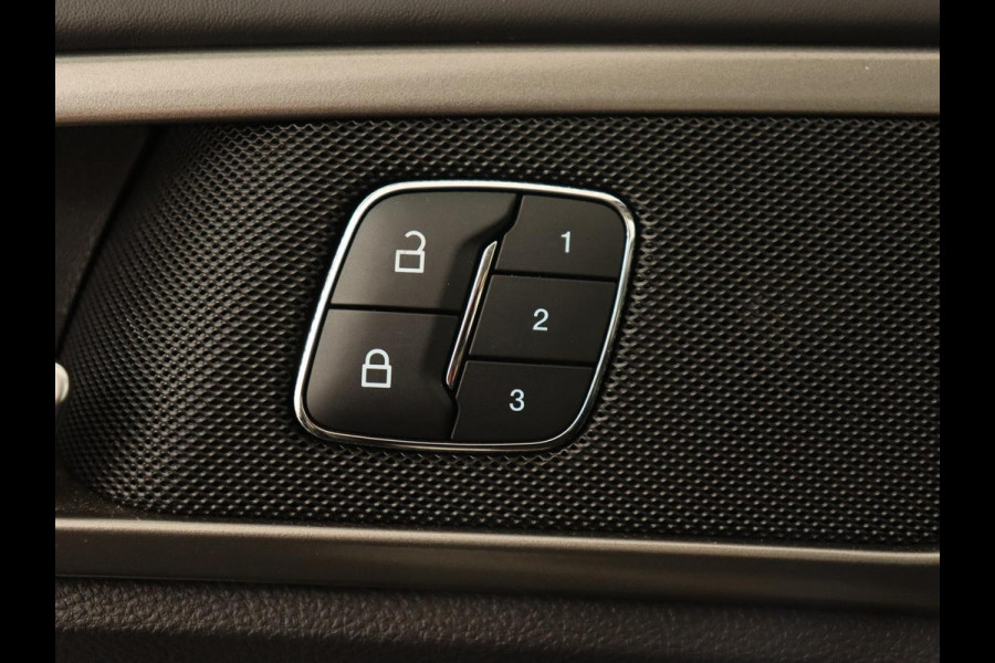 Ford Mondeo 2.0 IVCT HEV Vignale | Leder | Stoelverwarming | LED | LMV 18 inch | Navigatie | Carplay | Elektrische stoelen | Camera Ford Mondeo 2.0 IVCT HEV Vignale | Leder | Stoelverwarming | LED | LMV 18 inch | Navigatie | Carplay | Elektrische stoelen | Camera