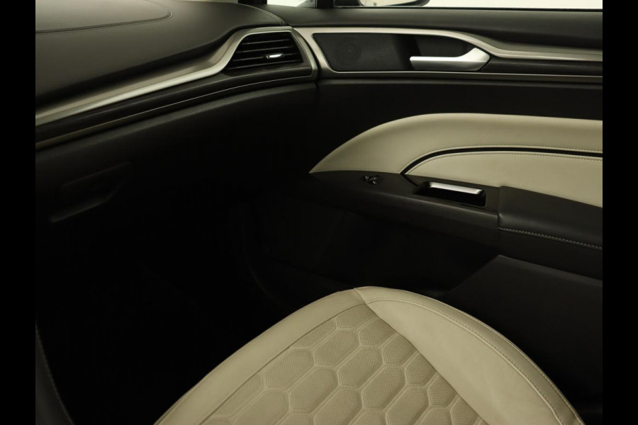 Ford Mondeo 2.0 IVCT HEV Vignale | Leder | Stoelverwarming | LED | LMV 18 inch | Navigatie | Carplay | Elektrische stoelen | Camera Ford Mondeo 2.0 IVCT HEV Vignale | Leder | Stoelverwarming | LED | LMV 18 inch | Navigatie | Carplay | Elektrische stoelen | Camera